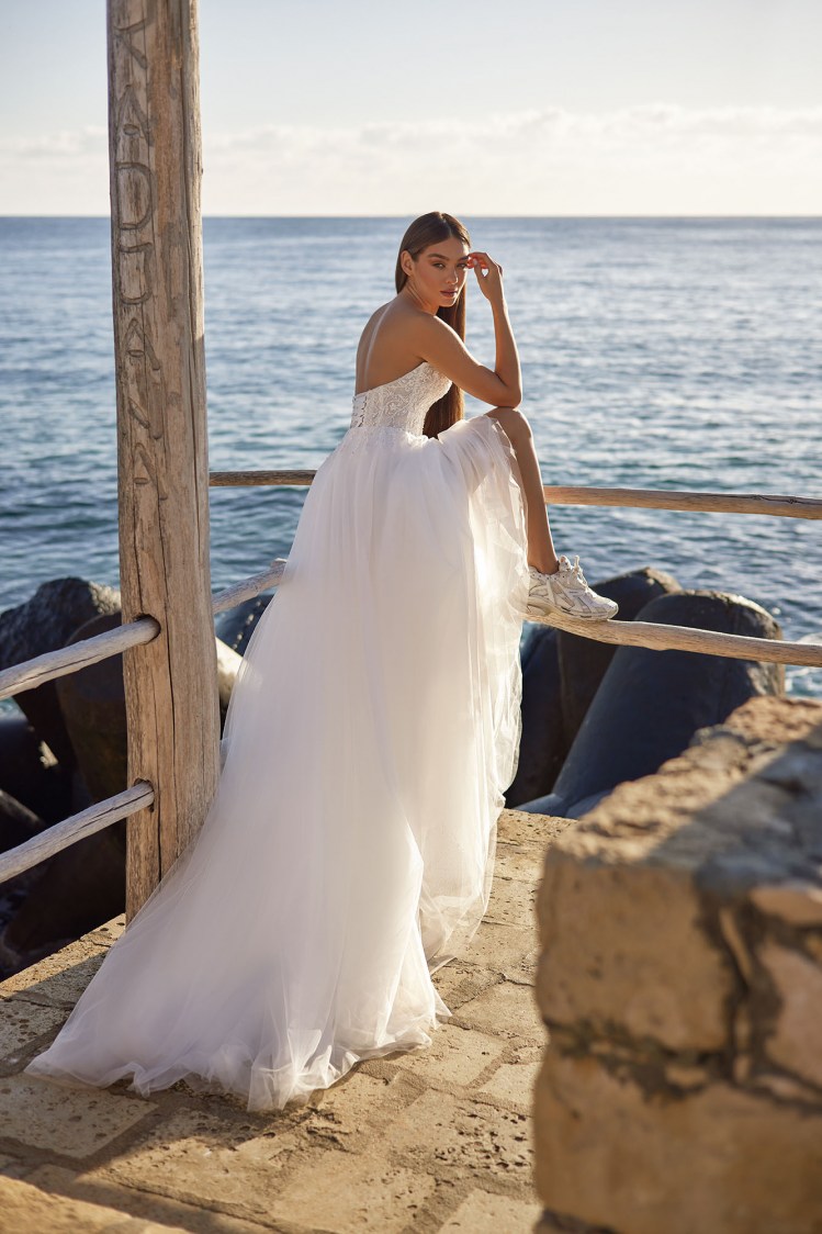 Dress GR002 from the Golden Ray collection by Angeo Bridal