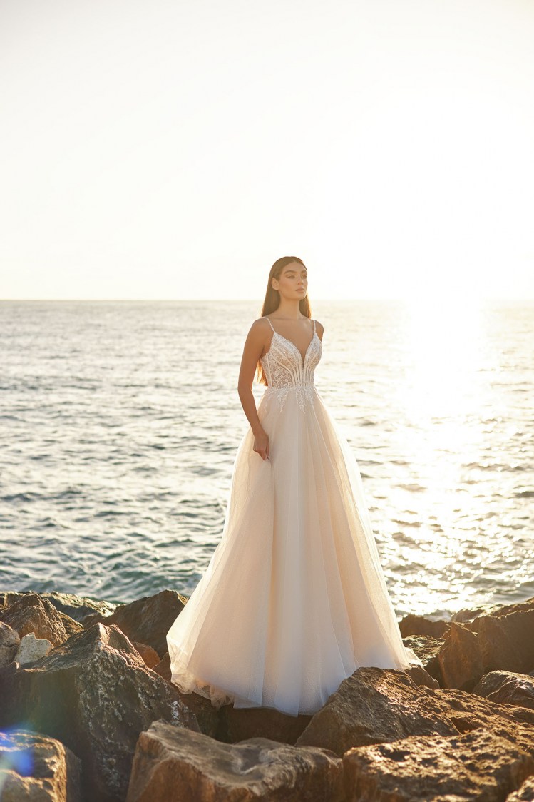 Dress GR004 from the Golden Ray collection by Angeo Bridal