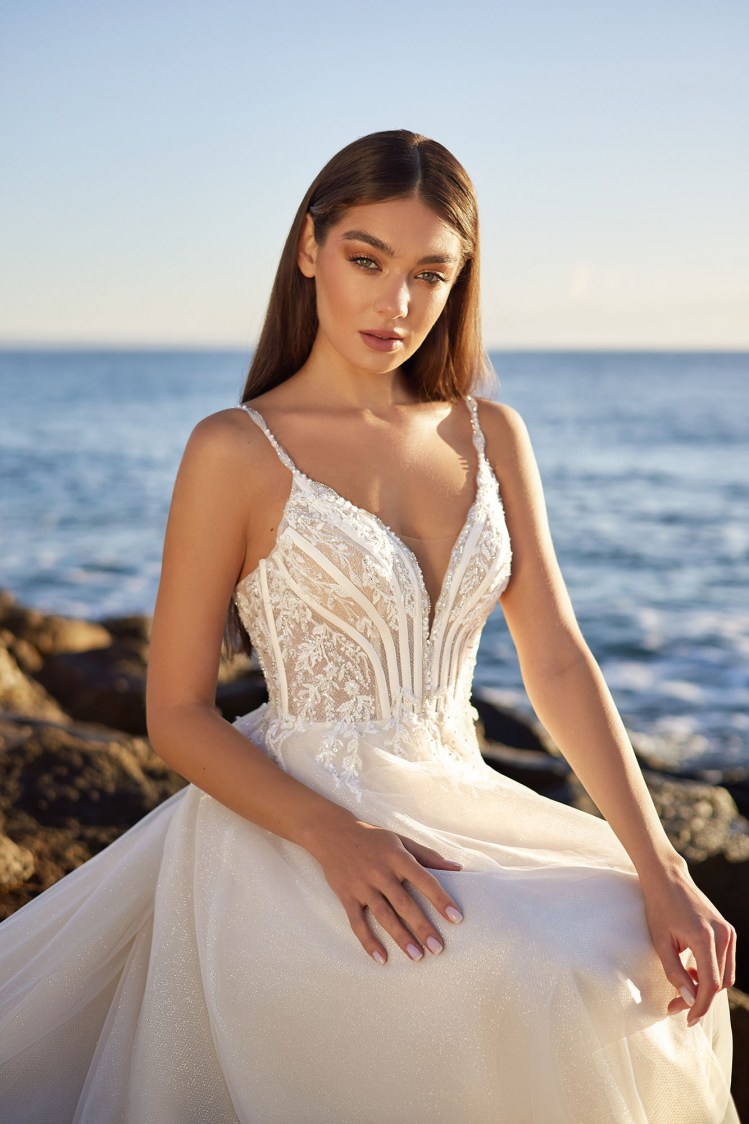 Dress GR004 from the Golden Ray collection by Angeo Bridal