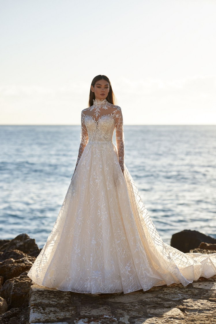 Dress GR005 from the Golden Ray collection by Angeo Bridal