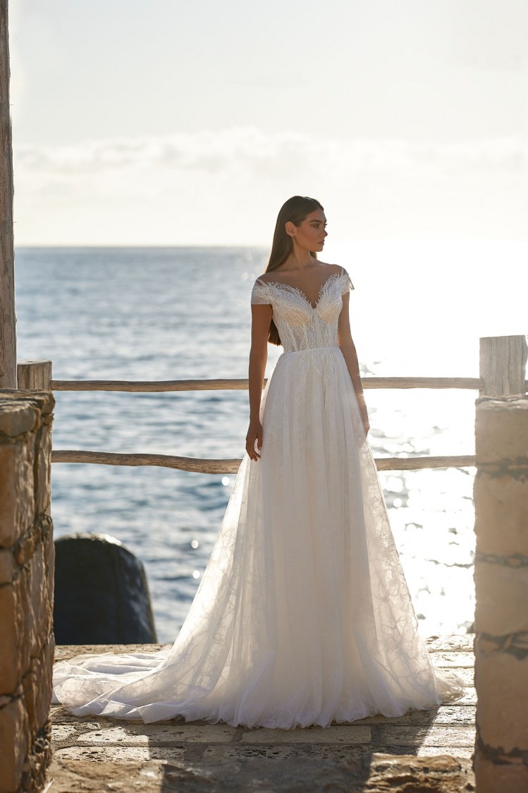 Dress GR006 from the Golden Ray collection by Angeo Bridal