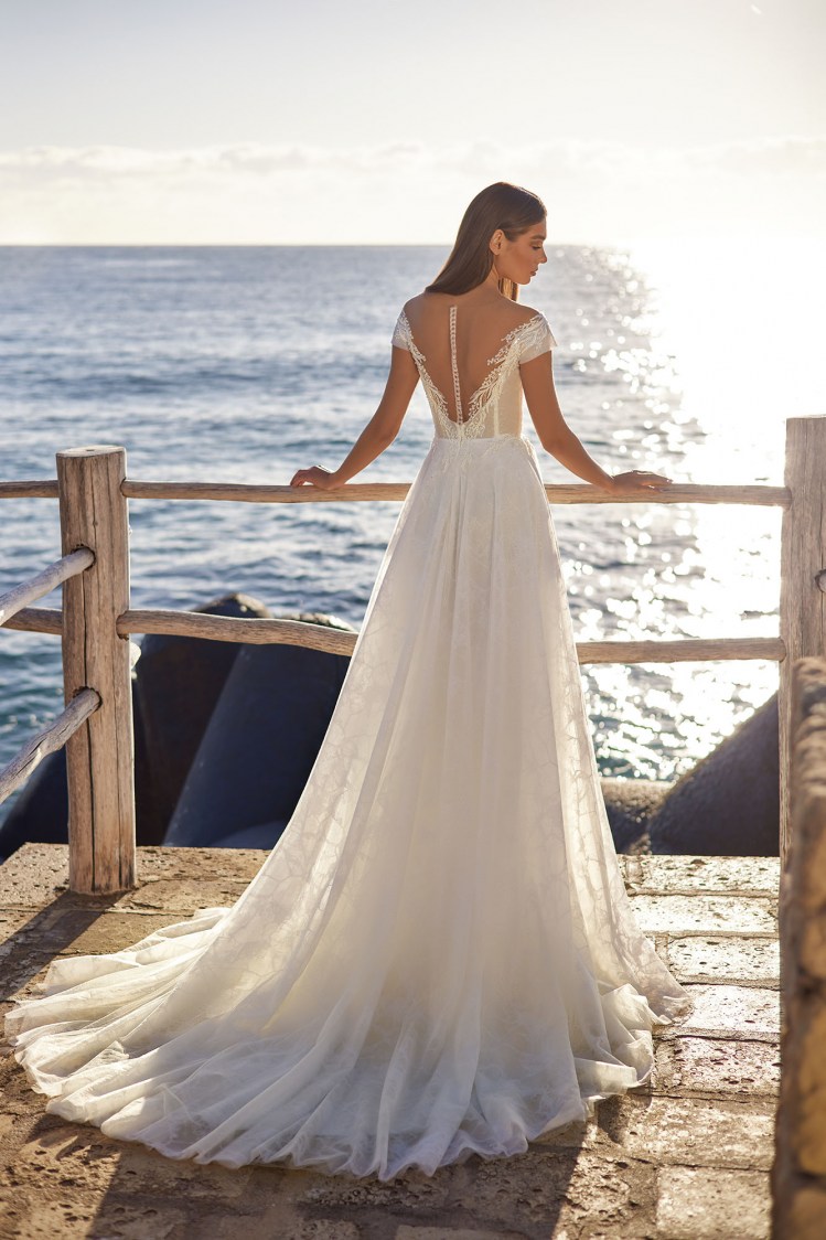 Dress GR006 from the Golden Ray collection by Angeo Bridal