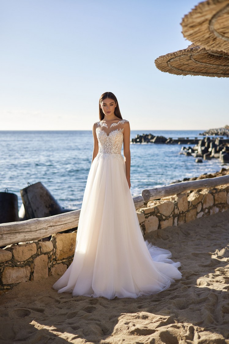 Dress GR007 from the Golden Ray collection by Angeo Bridal