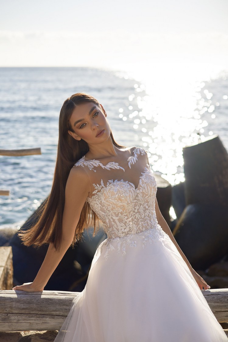 Dress GR007 from the Golden Ray collection by Angeo Bridal