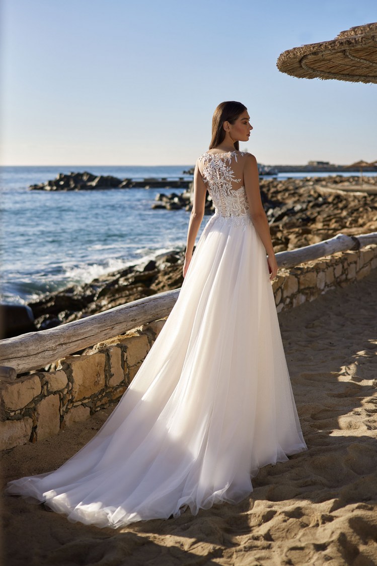Dress GR007 from the Golden Ray collection by Angeo Bridal