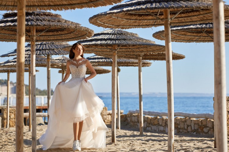 Dress GR007 from the Golden Ray collection by Angeo Bridal