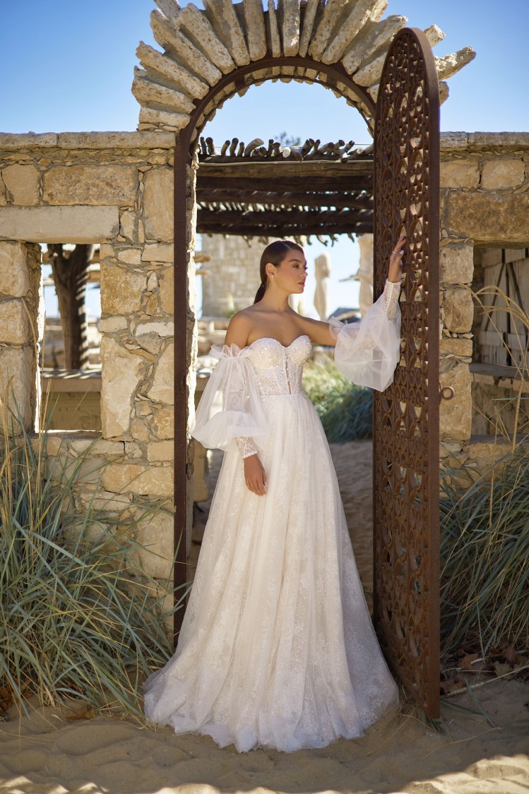 Dress GR008 from the Golden Ray collection by Angeo Bridal