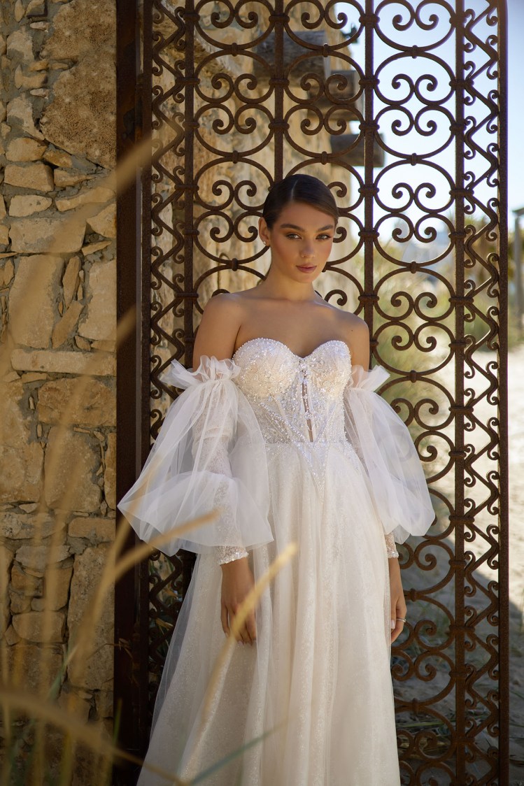 Dress GR008 from the Golden Ray collection by Angeo Bridal