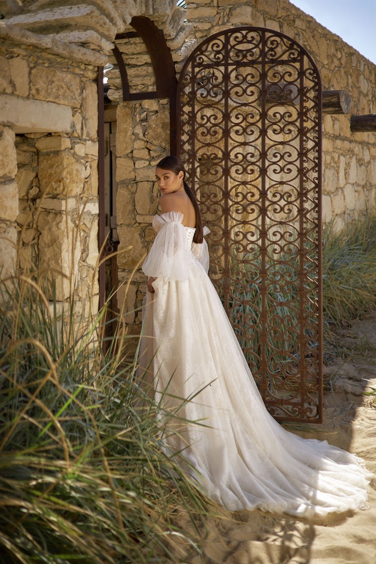 Dress GR008 from the Golden Ray collection by Angeo Bridal