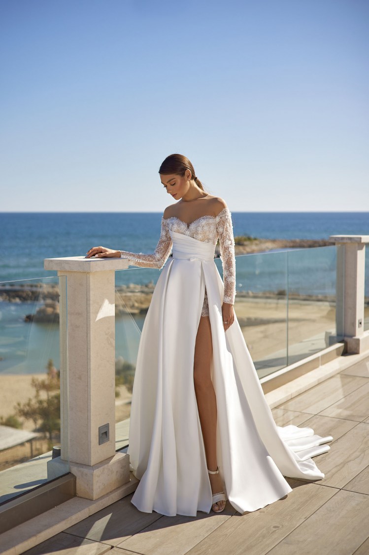 Dress GR013 from the Golden Ray collection by Angeo Bridal