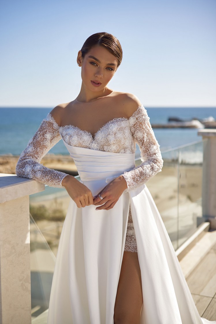 Dress GR013 from the Golden Ray collection by Angeo Bridal