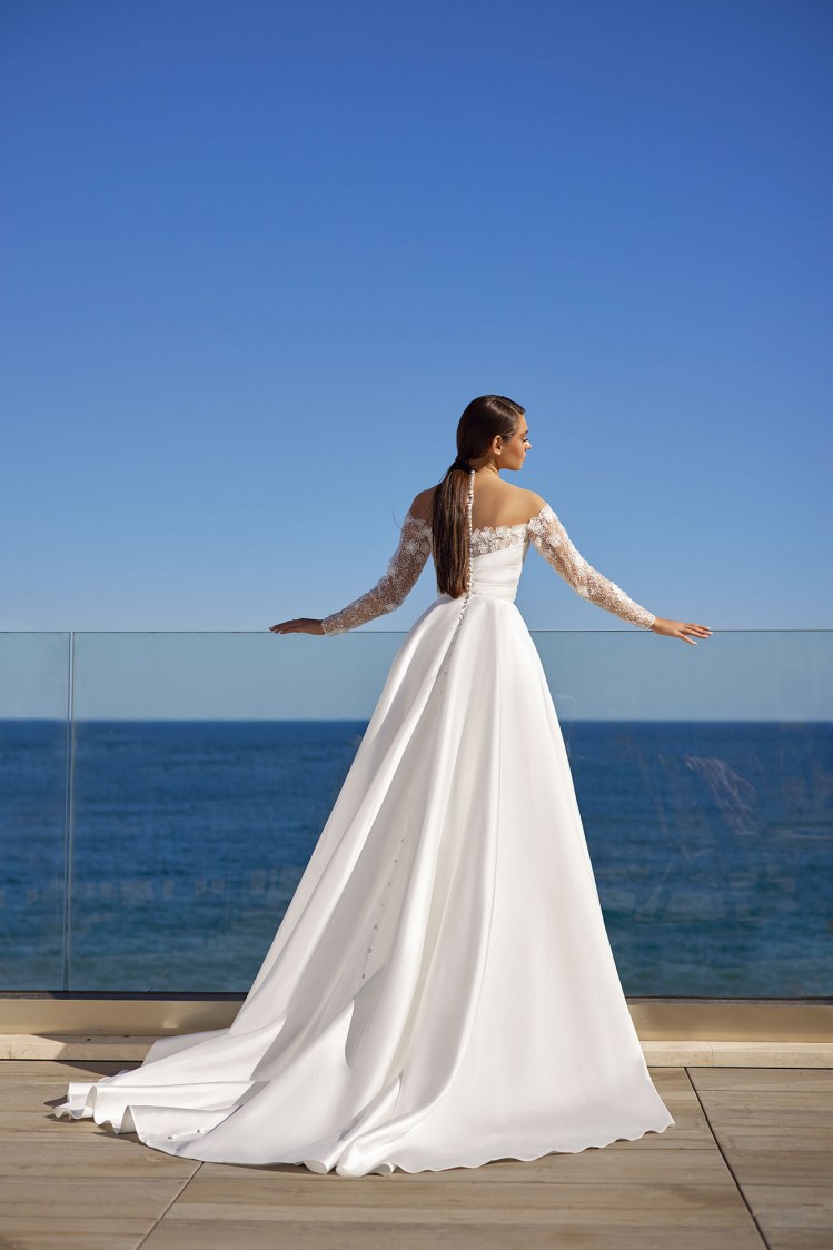 Dress GR013 from the Golden Ray collection by Angeo Bridal