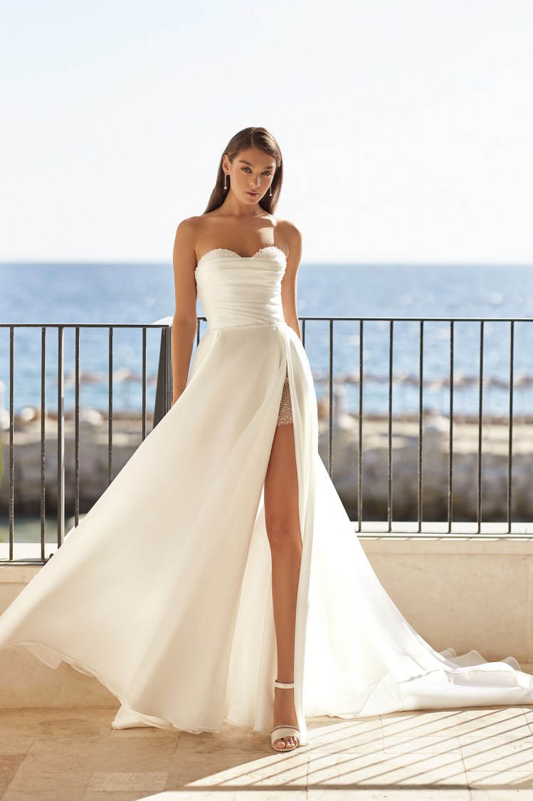 Dress GR014 from the Golden Ray collection by Angeo Bridal