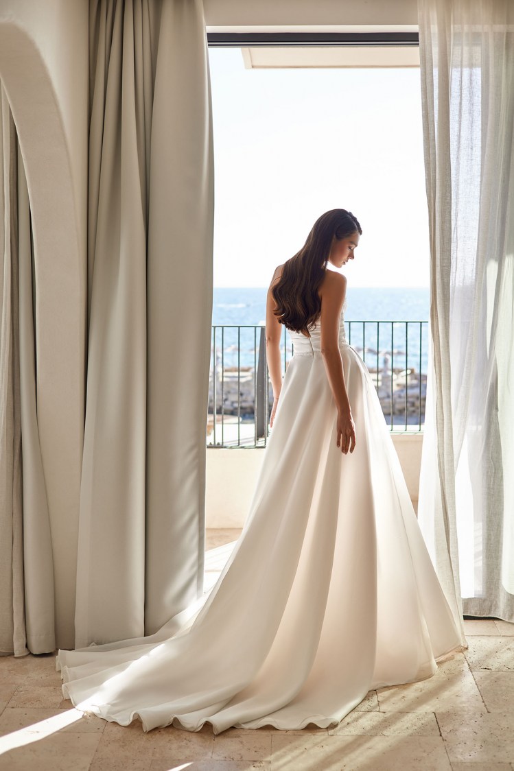 Dress GR014 from the Golden Ray collection by Angeo Bridal