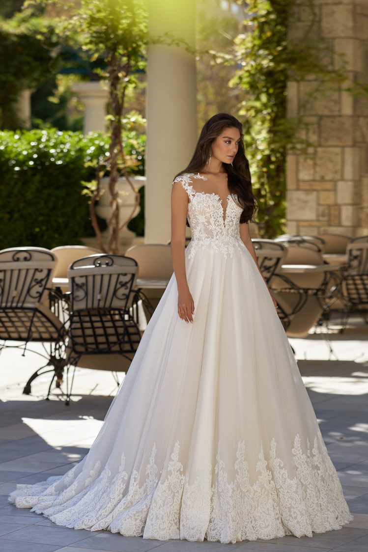 Dress GR016 from the Golden Ray collection by Angeo Bridal