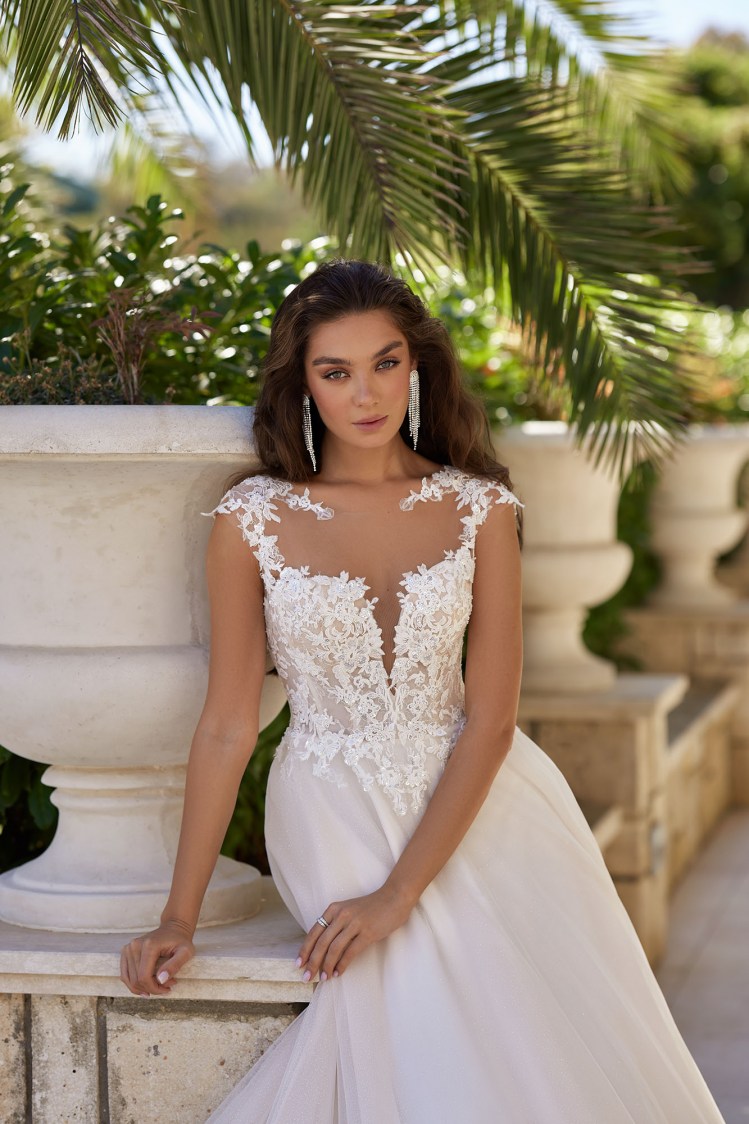 Dress GR016 from the Golden Ray collection by Angeo Bridal