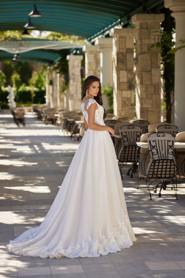 Dress GR016 from the Golden Ray collection by Angeo Bridal