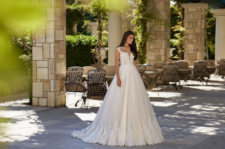 Dress GR016 from the Golden Ray collection by Angeo Bridal