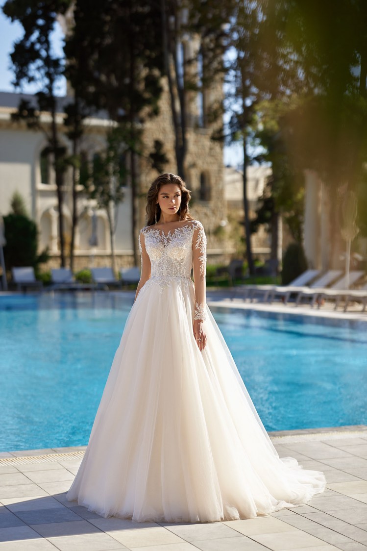 Dress GR018 from the Golden Ray collection by Angeo Bridal