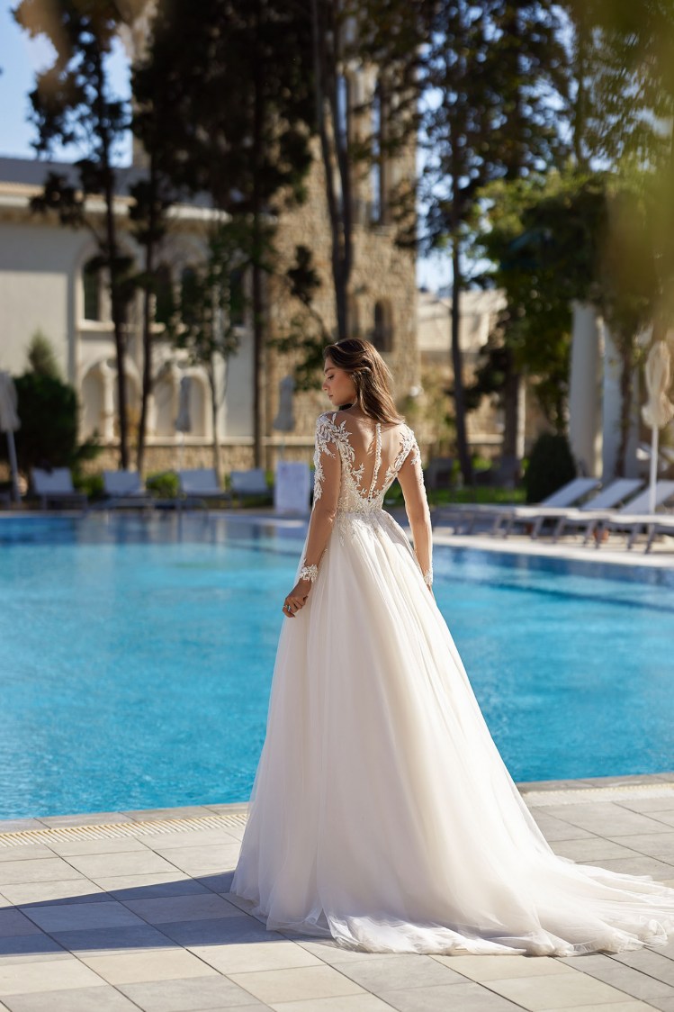 Dress GR018 from the Golden Ray collection by Angeo Bridal