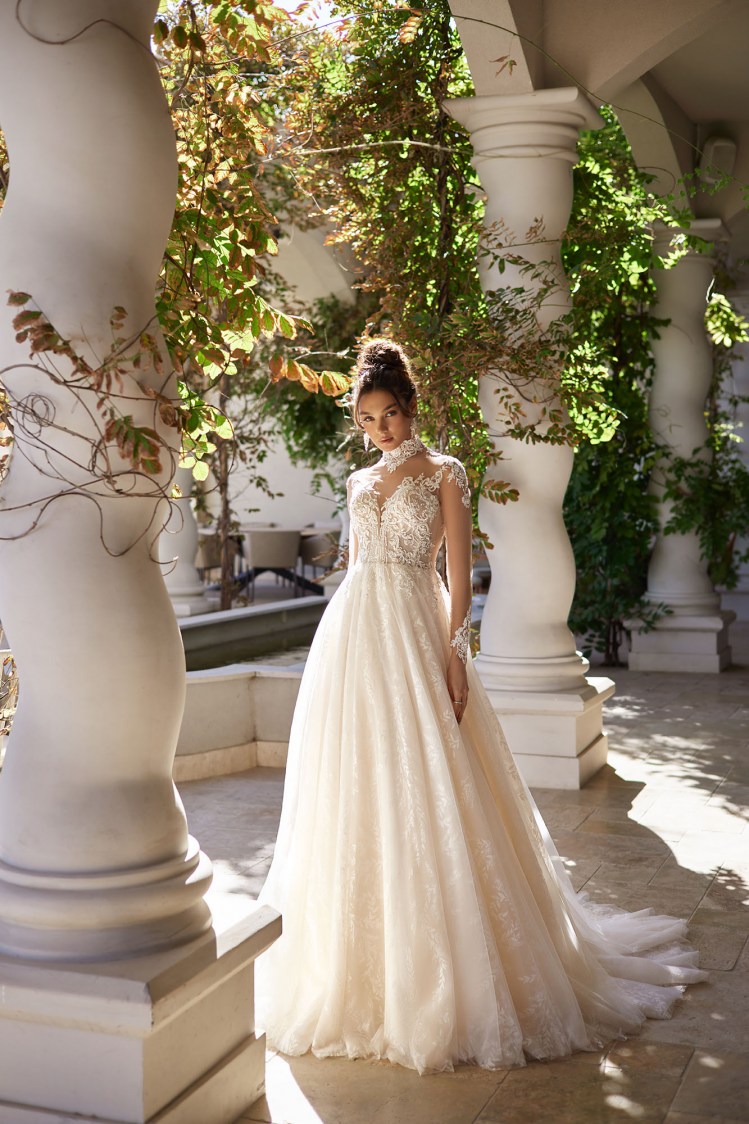 Dress GR019 from the Golden Ray collection by Angeo Bridal