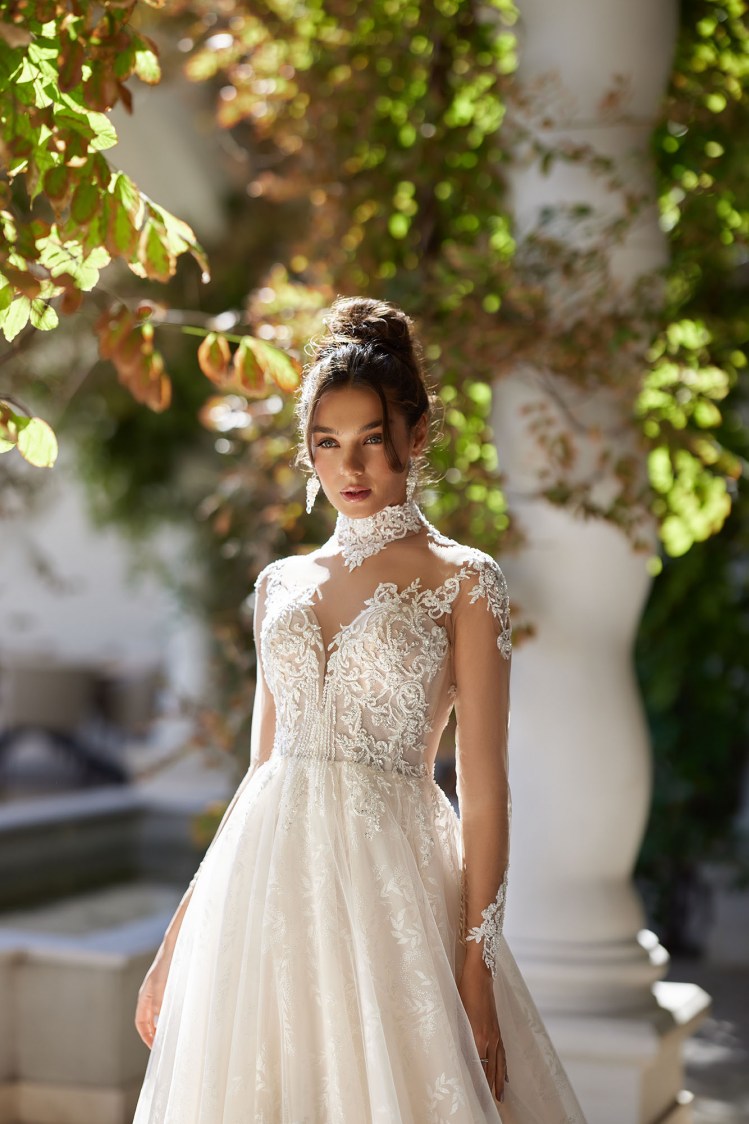 Dress GR019 from the Golden Ray collection by Angeo Bridal