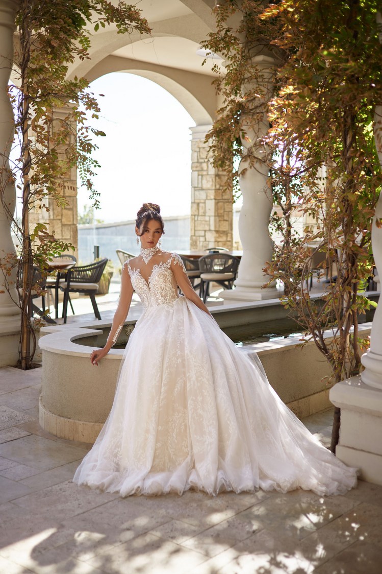 Dress GR019 from the Golden Ray collection by Angeo Bridal