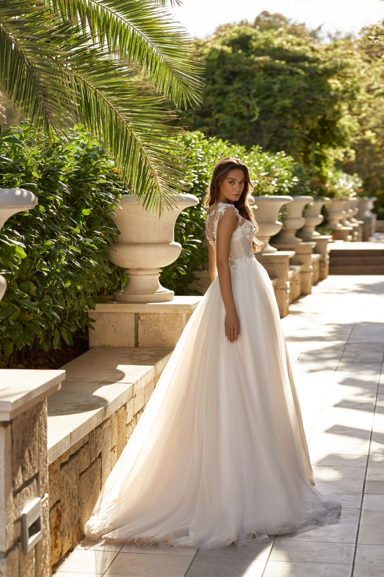 Dress GR020 from the Golden Ray collection by Angeo Bridal