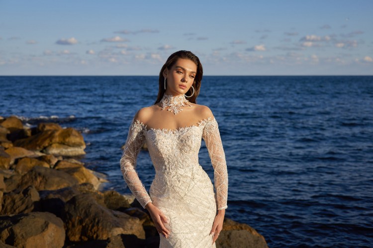 Dress GR024 from the Golden Ray collection by Angeo Bridal