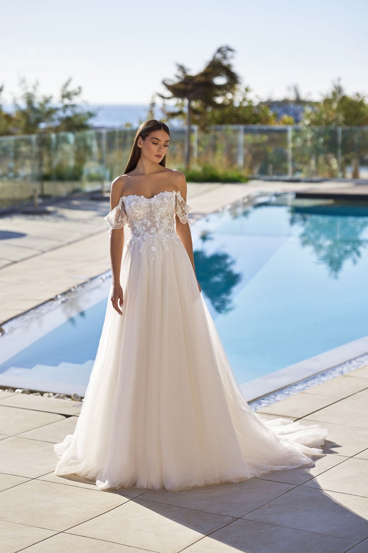 Dress GR025 from the Golden Ray collection by Angeo Bridal