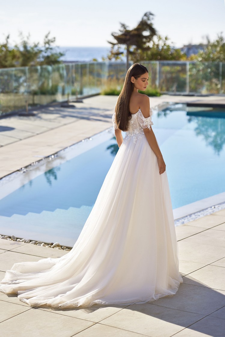Dress GR025 from the Golden Ray collection by Angeo Bridal