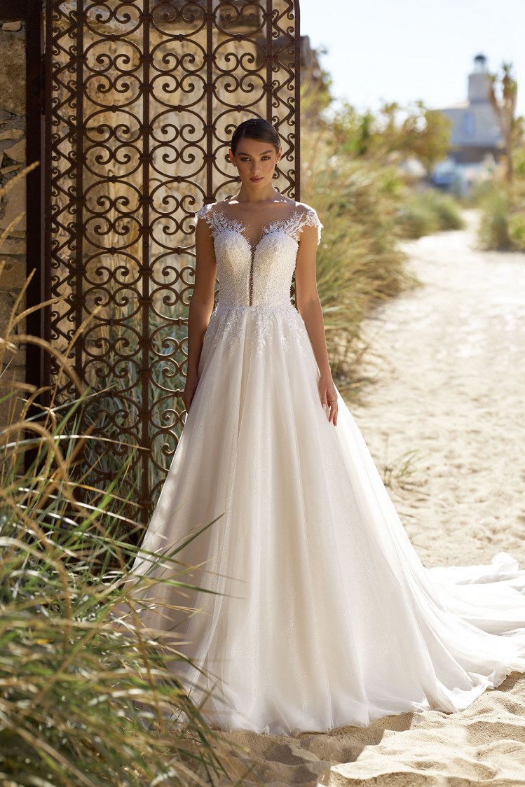 Dress GR027 from the Golden Ray collection by Angeo Bridal