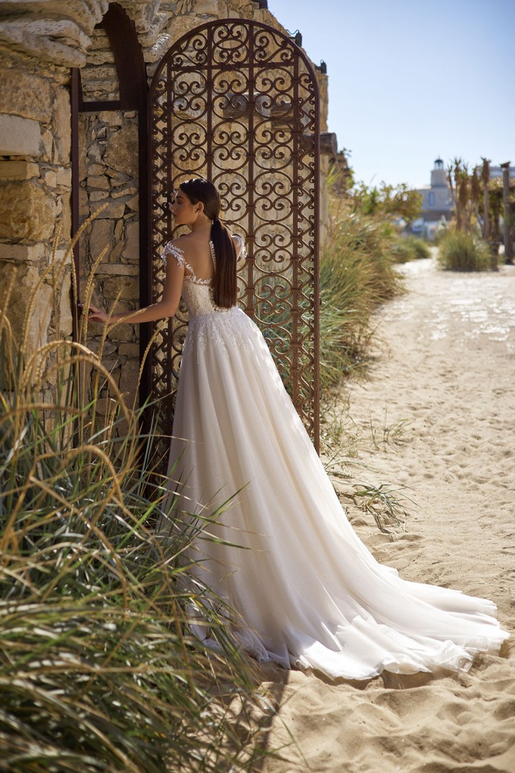 Dress GR027 from the Golden Ray collection by Angeo Bridal