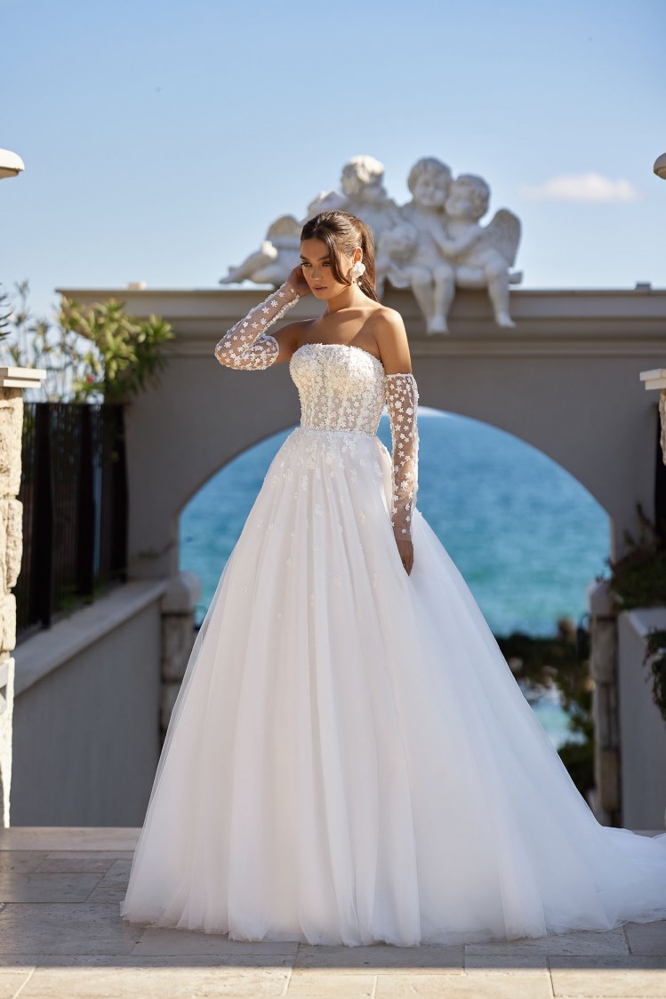 Dress GR030 from the Golden Ray collection by Angeo Bridal