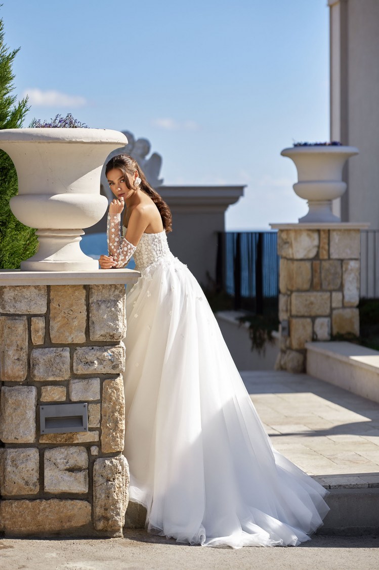 Dress GR030 from the Golden Ray collection by Angeo Bridal