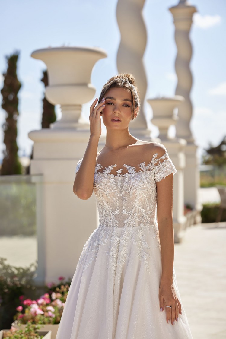 Dress GR032 from the Golden Ray collection by Angeo Bridal