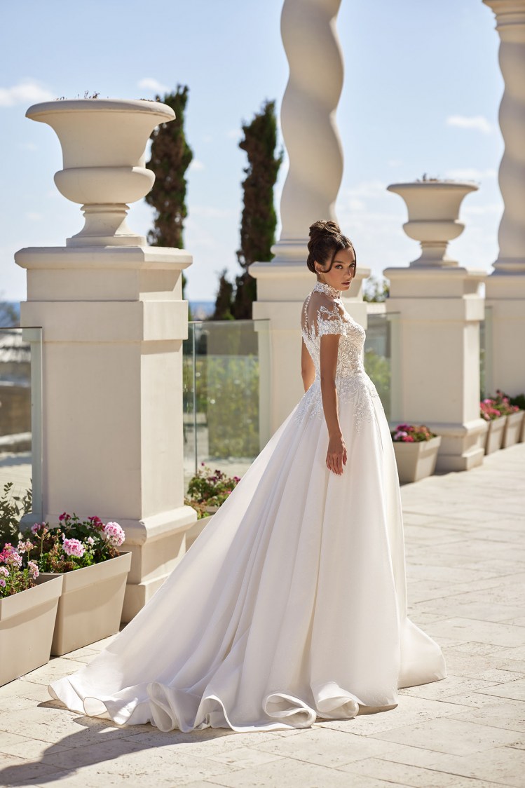 Dress GR032 from the Golden Ray collection by Angeo Bridal