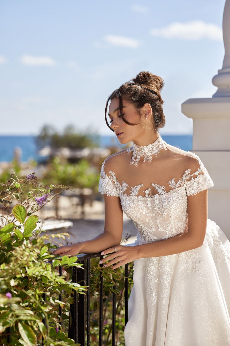 Dress GR032 from the Golden Ray collection by Angeo Bridal