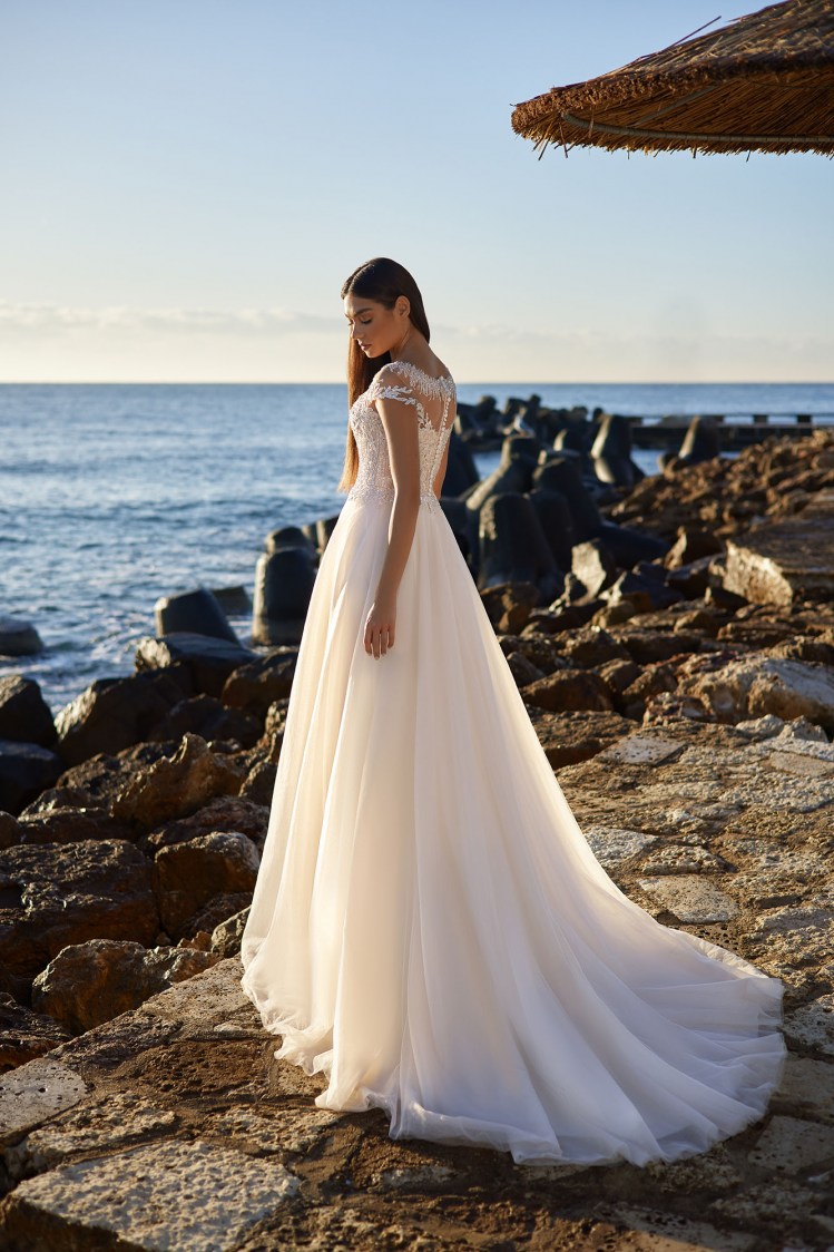 Dress GR034 from the Golden Ray collection by Angeo Bridal