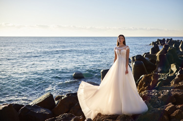 Dress GR034 from the Golden Ray collection by Angeo Bridal