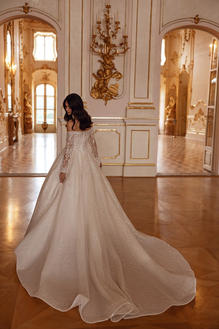 Dress RE226 Leela from the Royal Elegance collection by Angeo Bridal