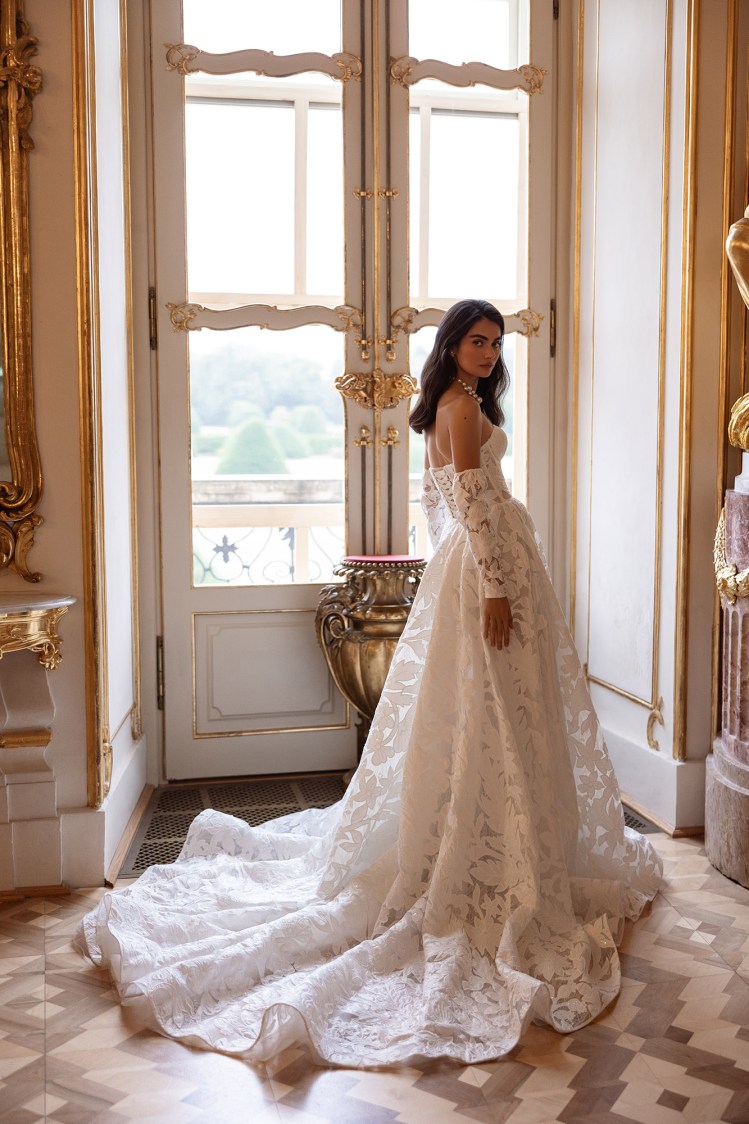 Dress RE227 Eseniia from the Royal Elegance collection by Angeo Bridal