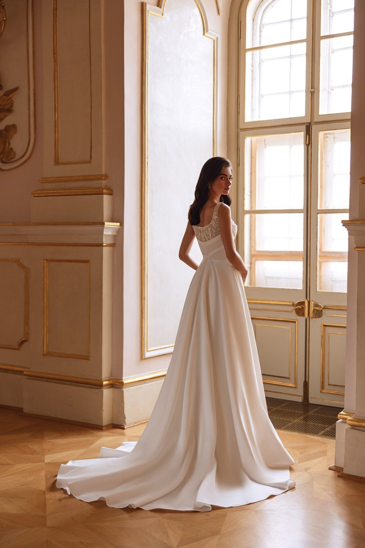 Dress RE229 Semiramida from the Royal Elegance collection by Angeo Bridal