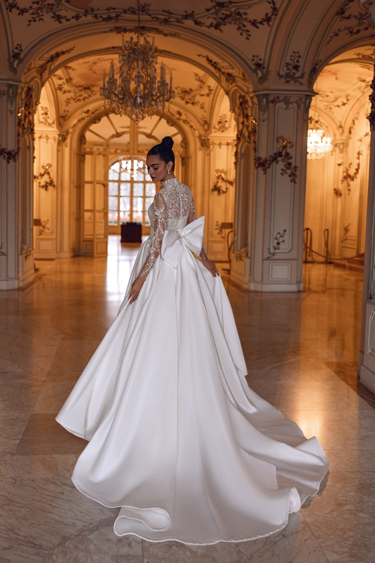 Dress RE235 Isotta from the Royal Elegance collection by Angeo Bridal