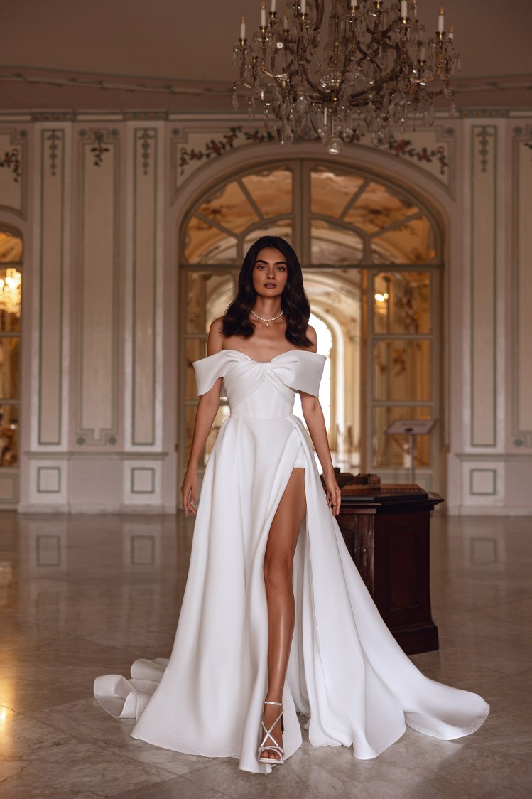 Dress RE241 Dariana from the Royal Elegance collection by Angeo Bridal