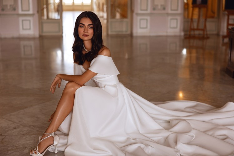 Dress RE241 Dariana from the Royal Elegance collection by Angeo Bridal