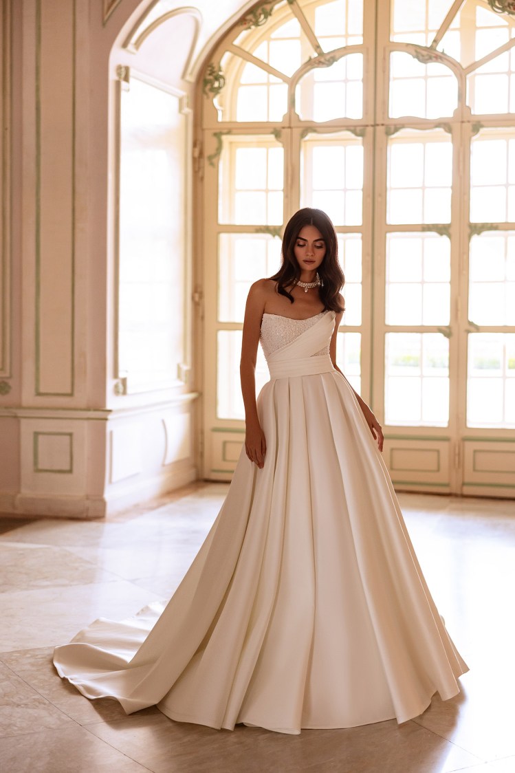 Dress RE244 Izzi from the Royal Elegance collection by Angeo Bridal
