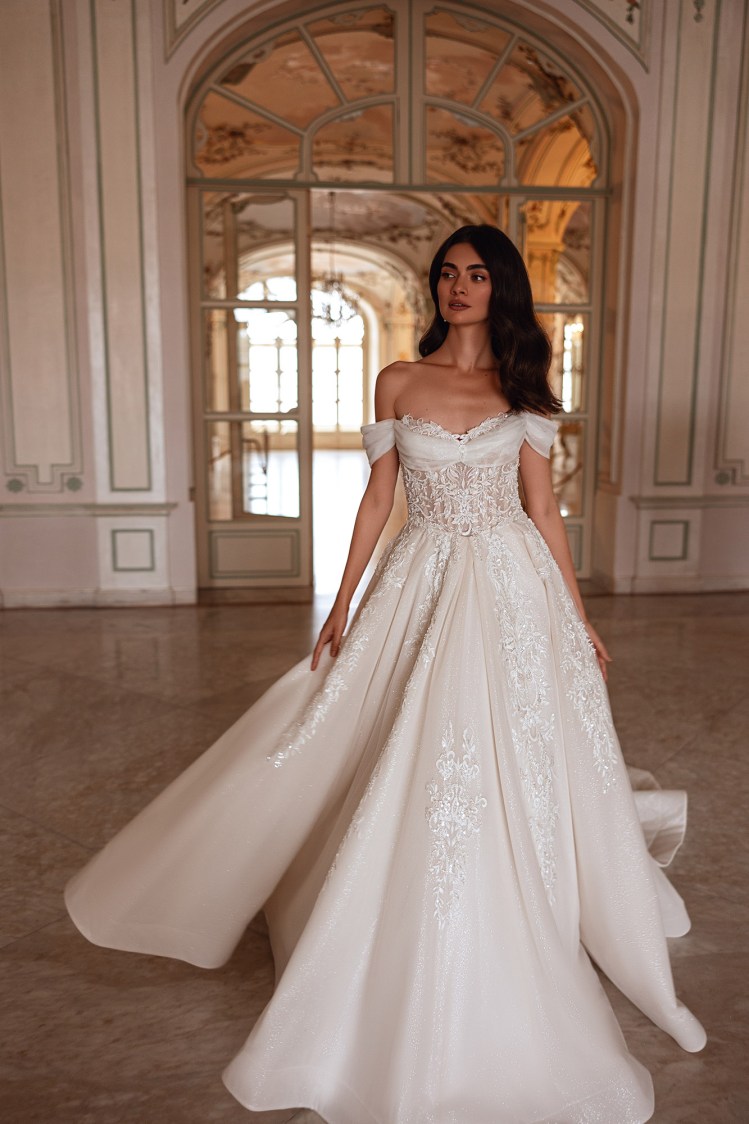 Dress RE245 Arizona from the Royal Elegance collection by Angeo Bridal