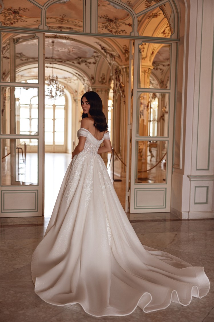 Dress RE245 Arizona from the Royal Elegance collection by Angeo Bridal