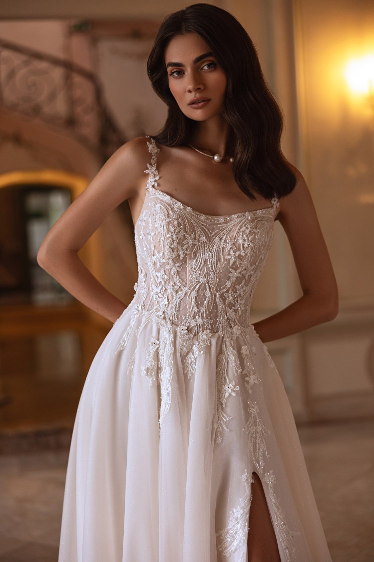 Dress RE247 April from the Royal Elegance collection by Angeo Bridal